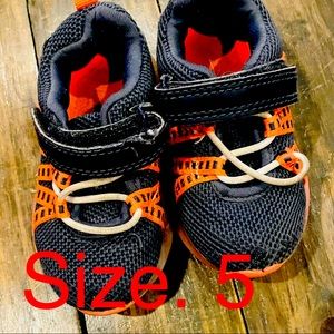 Carter toddler boy shoes size 5